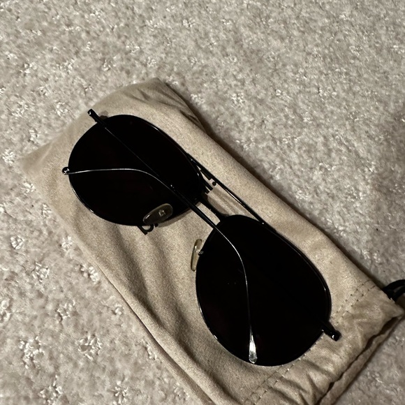 Illesteva Sunglasses - Picture 4 of 5